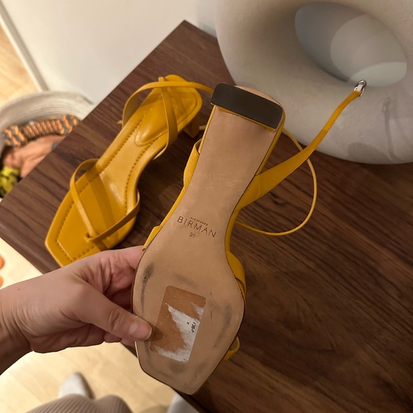 Alexandre Birman heels. NWOT. Mustard colour. Size 39 - Picture 8 of 8